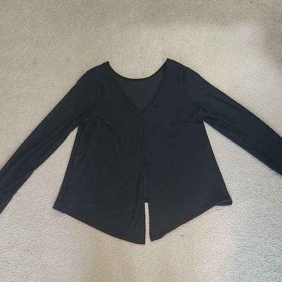 Old Navy Women's Dark Blue Long Sleeve Tee - Picture 3 of 4